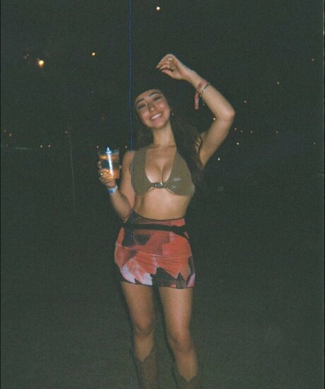 大学生のオンリーファンズ ヌード アーカイブ