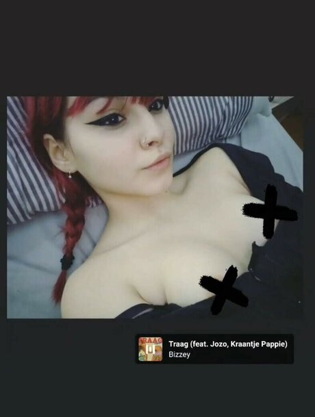 アジア人のティーンの足 オンリーファンズ ヌード ギャラリー