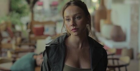 巨大なチンポを持つシーメールオンリーファンズ 裸 写真