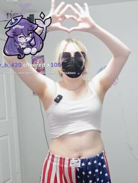 MegalodonVT 可愛いモデル 写真