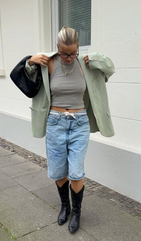 大きなお尻と巨乳のオンリーファンズ アダルト 写真