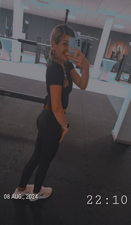 ラバーオンリーファン ヌード 写真