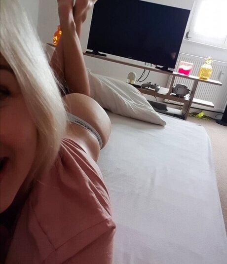 its sunny93 エロティックなスター 画像