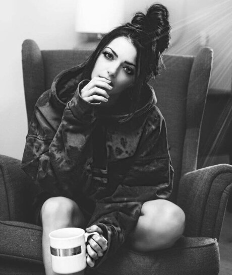 大学生のオンリーファンズ ポルノグラフィック 写真