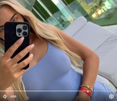 フィットネスインフルエンサーオンリーファンズ トップ 画像