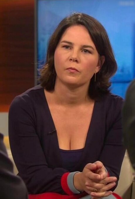 Annalena Baerbock ポルノスター ギャラリー