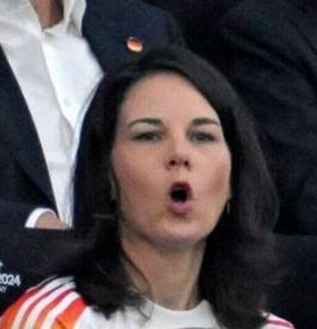 Annalena Baerbock 裸モデル 写真