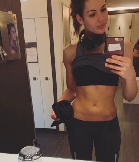 Anna Lea Mende アート女優 写真