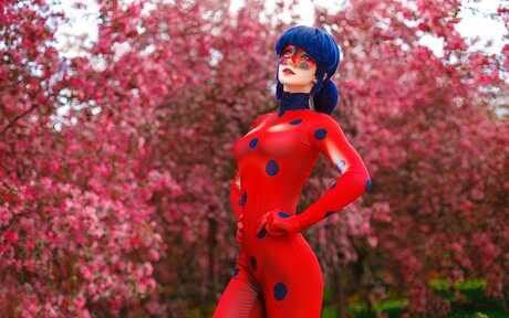 小柄な妻OnlyFans ポルノグラフィック 写真