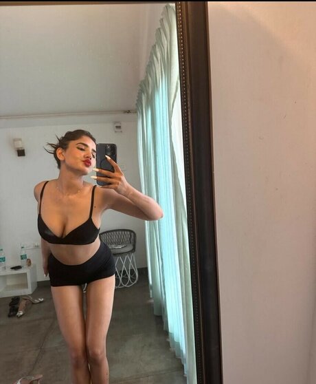 Rachel Sharma ポルノモデル 写真