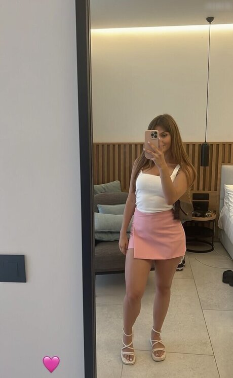 ミニドレス OnlyFans アートポルノ 画像