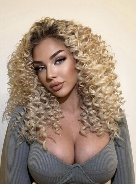 Elaine Victoria エロティックなスター 画像