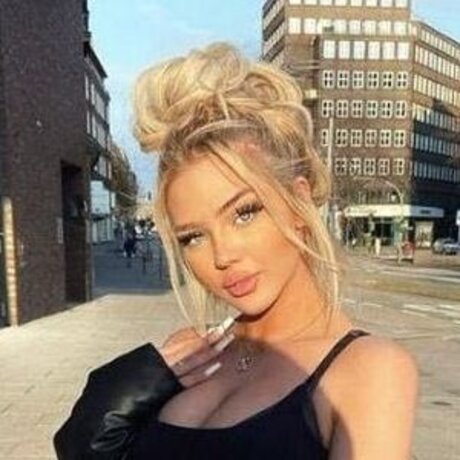 Elaine Victoria 高品質のスター ギャラリー