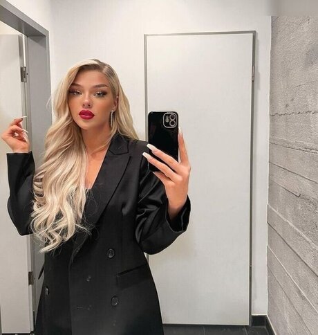 Elaine Victoria ポルノ女優 アーカイブ