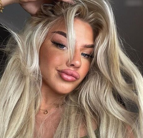 Elaine Victoria 美しいモデル 写真