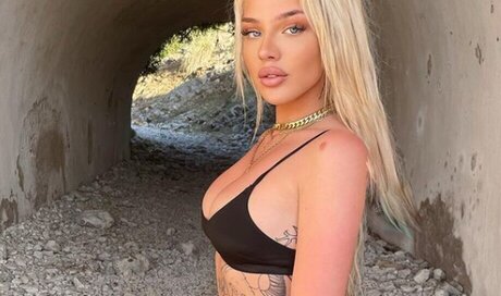 肉厚マンコオンリーファンズ セクシー ギャラリー