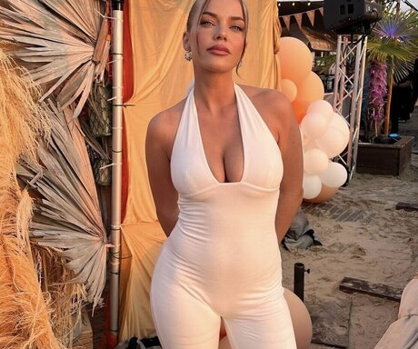 巨乳ティーンオンリーファンズ アート裸 アーカイブ