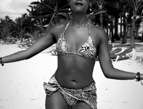 夏のオンリーファンズ 無料エロ 写真