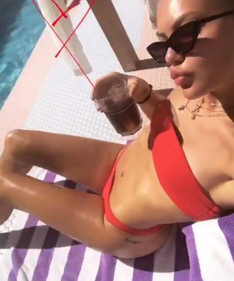 赤毛ティーンオンリーファンズ エロ 写真