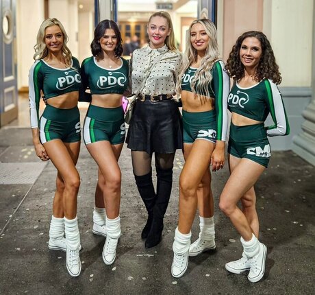 OnlyFansの普及 エロチック 写真