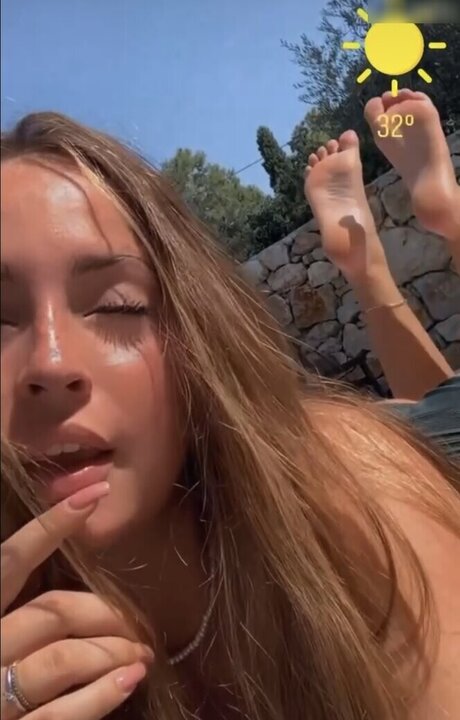 大きなお尻と巨乳のオンリーファンズ ホット裸 写真