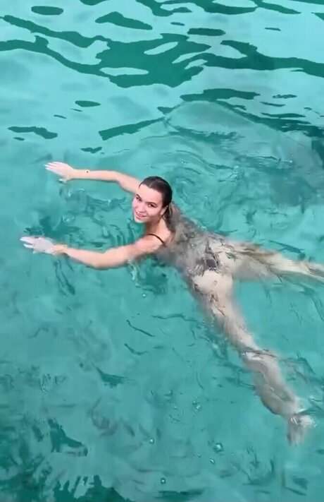 金髪アジア人オンリーファンズ ホットセックス 写真