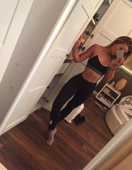 フェラチオ アジア人 OnlyFans 美しいヌード 写真