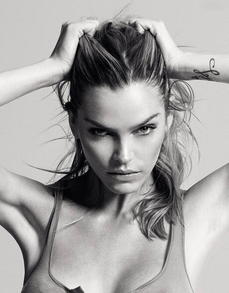 肉厚マンコオンリーファンズ アダルト 写真