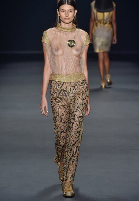 ピアス乳首オンリーファンズ 美しいヌード ギャラリー