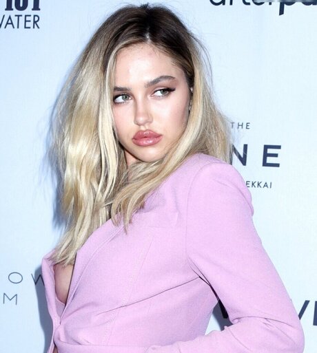 若い黒人女性オンリーファンズ ポルノグラフィック 画像