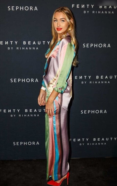 裸の熟女オンリーファンズ えろた 写真