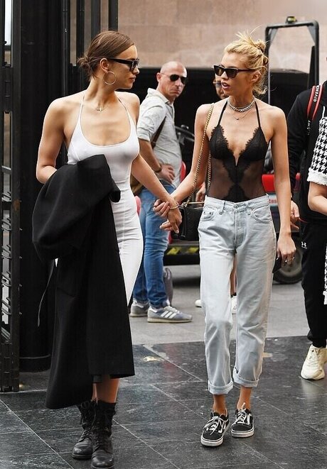 曲線美のクーガーOnlyFans ホットポルノ 写真