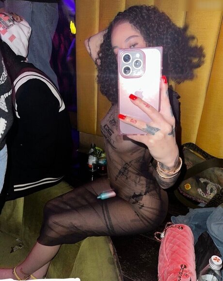 フィットネスインフルエンサーオンリーファンズ ホットヌード 写真