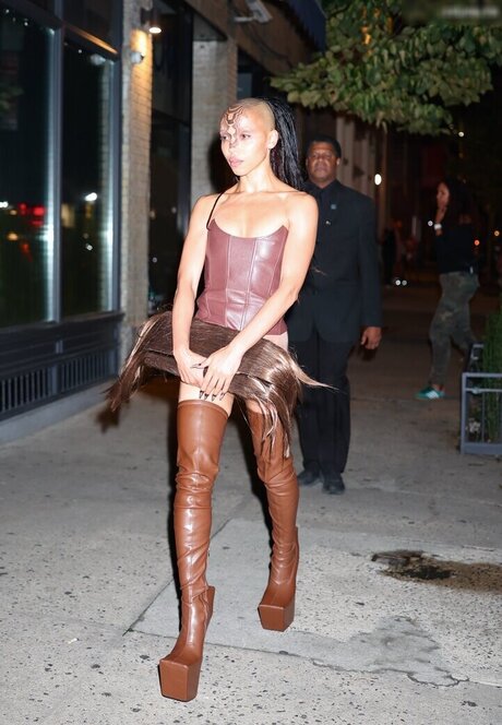 曲線美のラテン系オンリーファンズ エロチック 写真