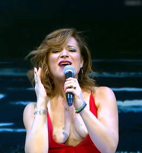 アジアン・エボニー・オンリーファンズ ヌード 画像