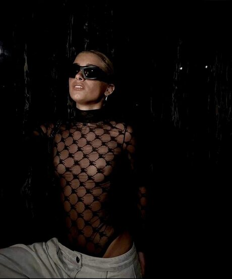 パフィーオンリーファンズ 無料セックス 画像