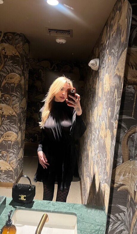 毛深いアジア人オンリーファンズ アートヌード 写真