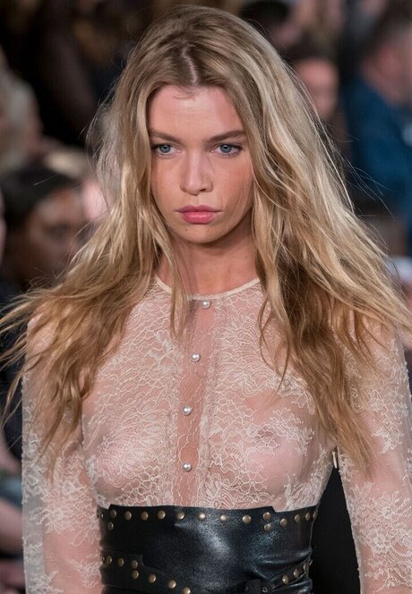 汚れた足オンリーファンズ セクシーヌード 写真