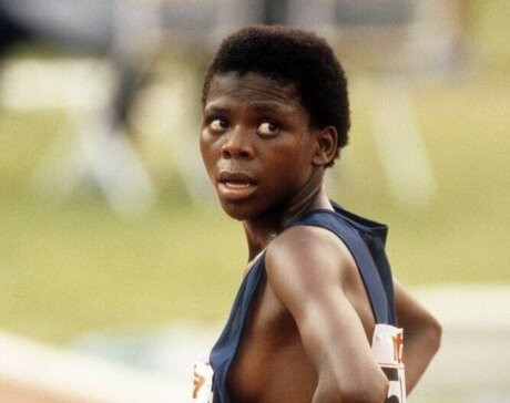 ジンジャートゥインクオンリーファンズ 裸 写真