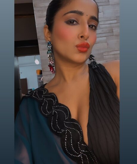 曲線美の女の子オンリーファンズ ホットポルノ ギャラリー