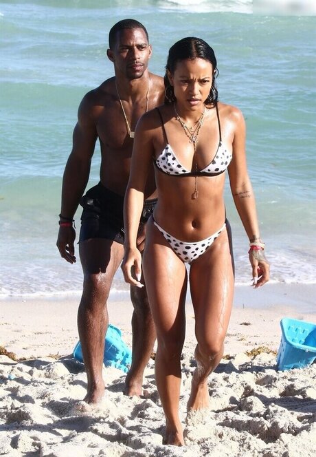 巨乳で曲線美のOnlyFans ホットセックス 写真