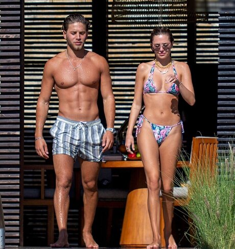 立ちファックOnlyFans 裸 画像