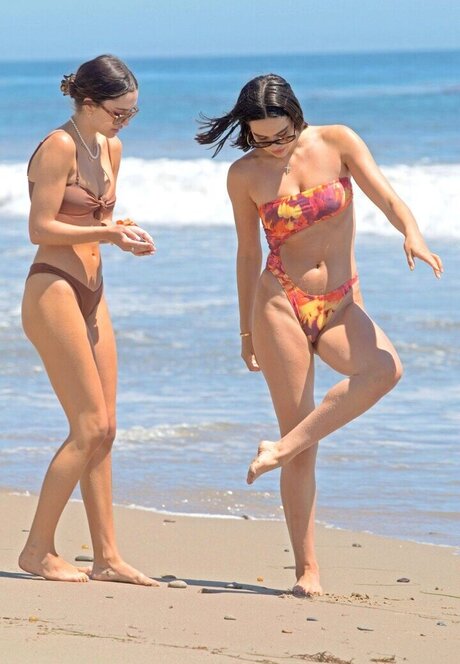 毛深いラテン系オンリーファンズ 裸 画像