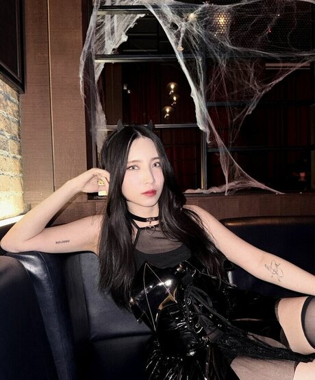 Mena Noona アートポルノスター 写真