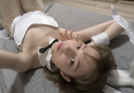 痩せたティーンのオンリーファンズ ホット裸 写真