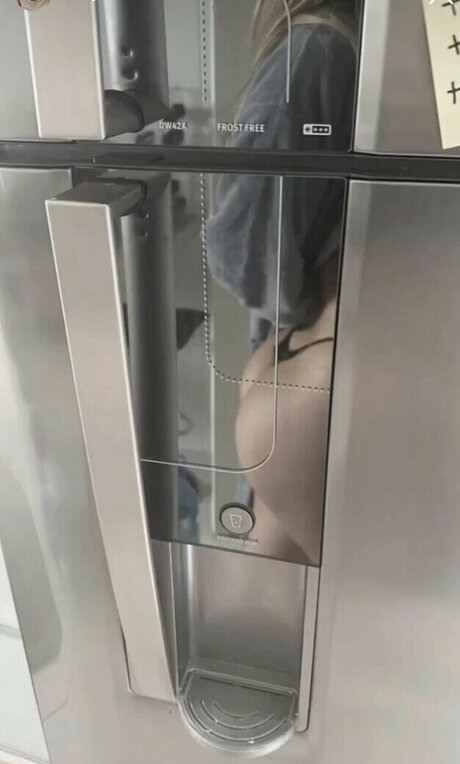 お金 オンリーファンズ セクシーヌード ギャラリー