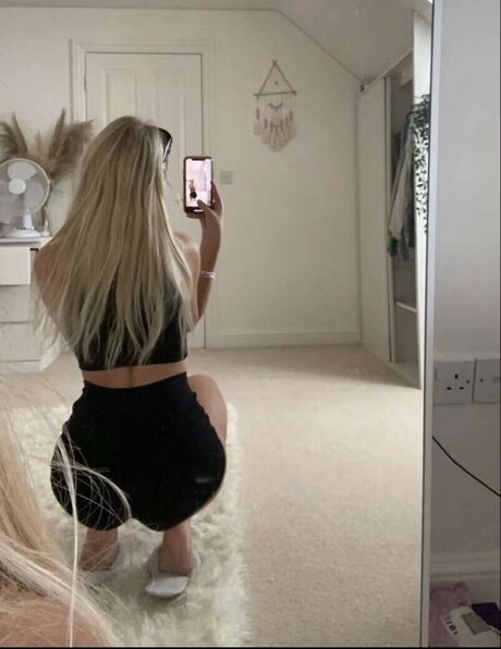 maya zrv かわいいポルノスター 画像