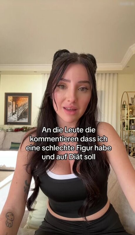 ハロウィン オンリーファン ホットポルノ 画像