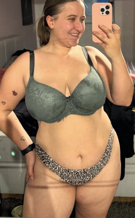 巨乳ティーンオンリーファンズ 美しい 画像