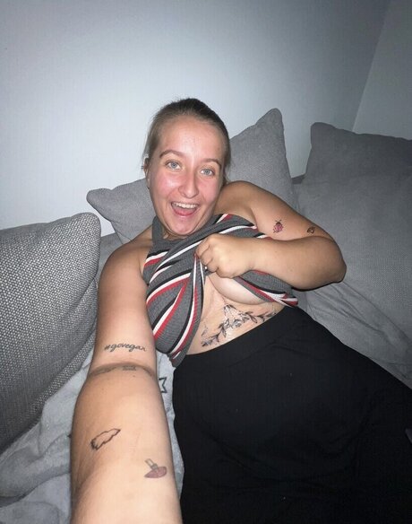 オンリーファンズでのセクスティング 無料エロ 写真